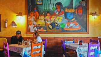 El ramo de restaurantes es el que más empleo genera en las unidades económicas del país, con 9.7% del total.