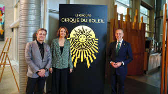 En el marco de la gira, la secretaria de Cultura de Querétaro, Ana Paola López Birlain, y el secretario de Sedesu, Marco Antonio Del Prete Tercero, se reunieron con el director senior de Alianzas Globales de Cirque du Soleil, Erik de Pokomandy.