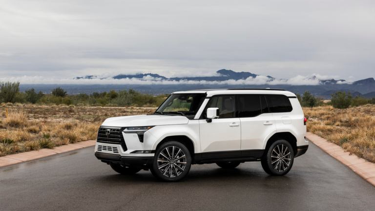 Lexus GX 550.