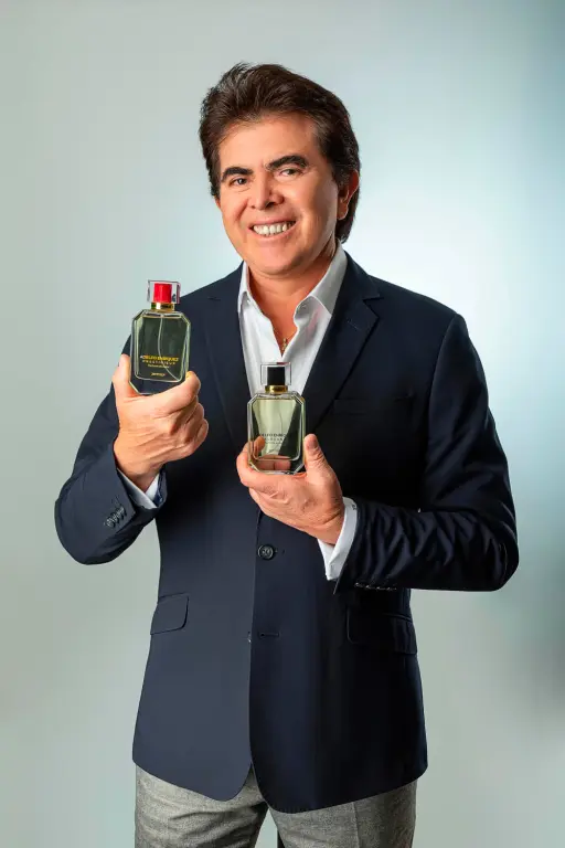 Adelfo Enríquez, perfumista mexicano.